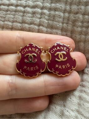 🍷Vintage CHANEL Burgundy Enamel CC Paris Earrings✨